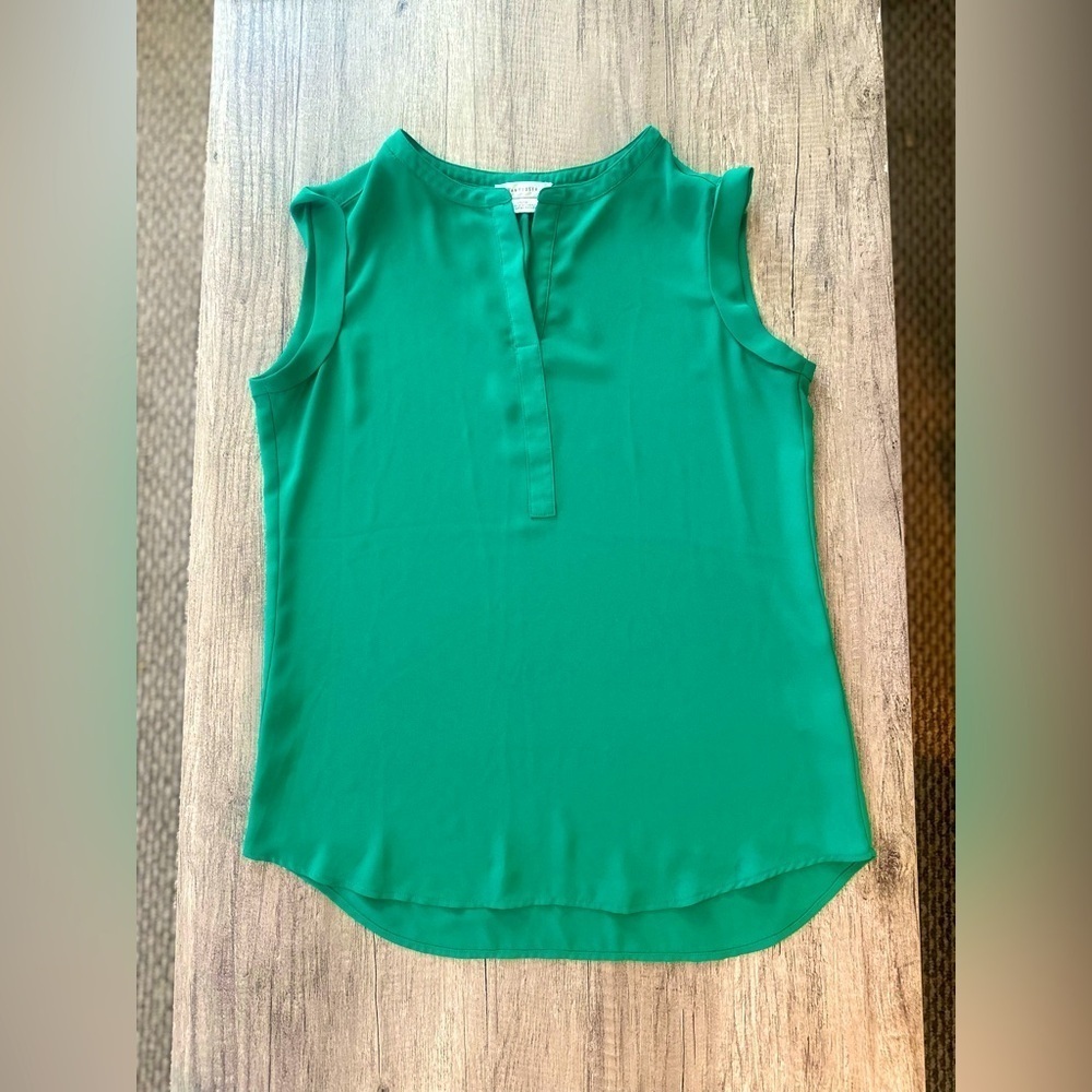 NWOT Van Heusen Vibrant Green Sleeveless Blouse Size XS
